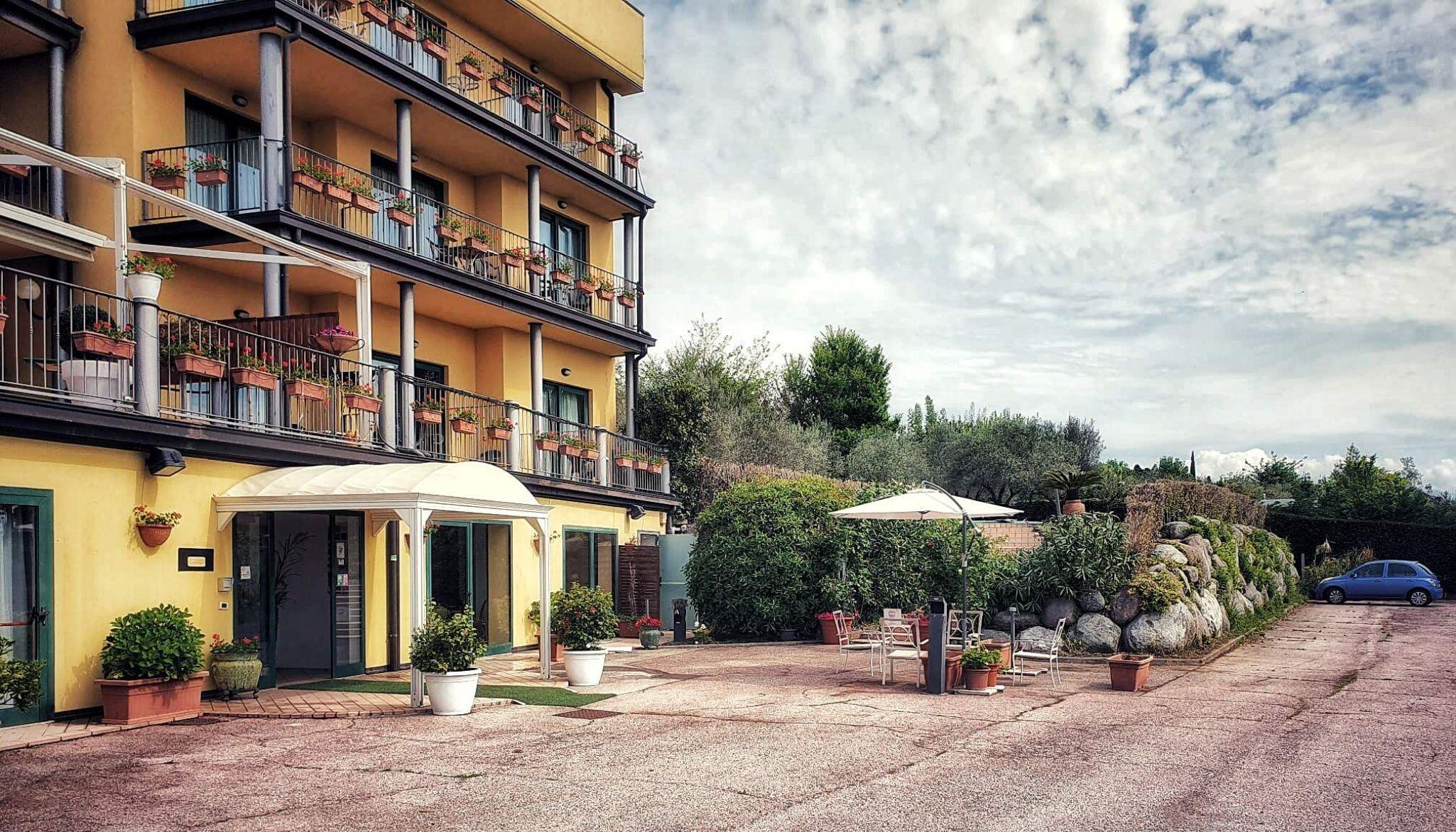 Ahg Riva Del Sole Hotel - Adults Only Moniga del Garda Exterior foto
