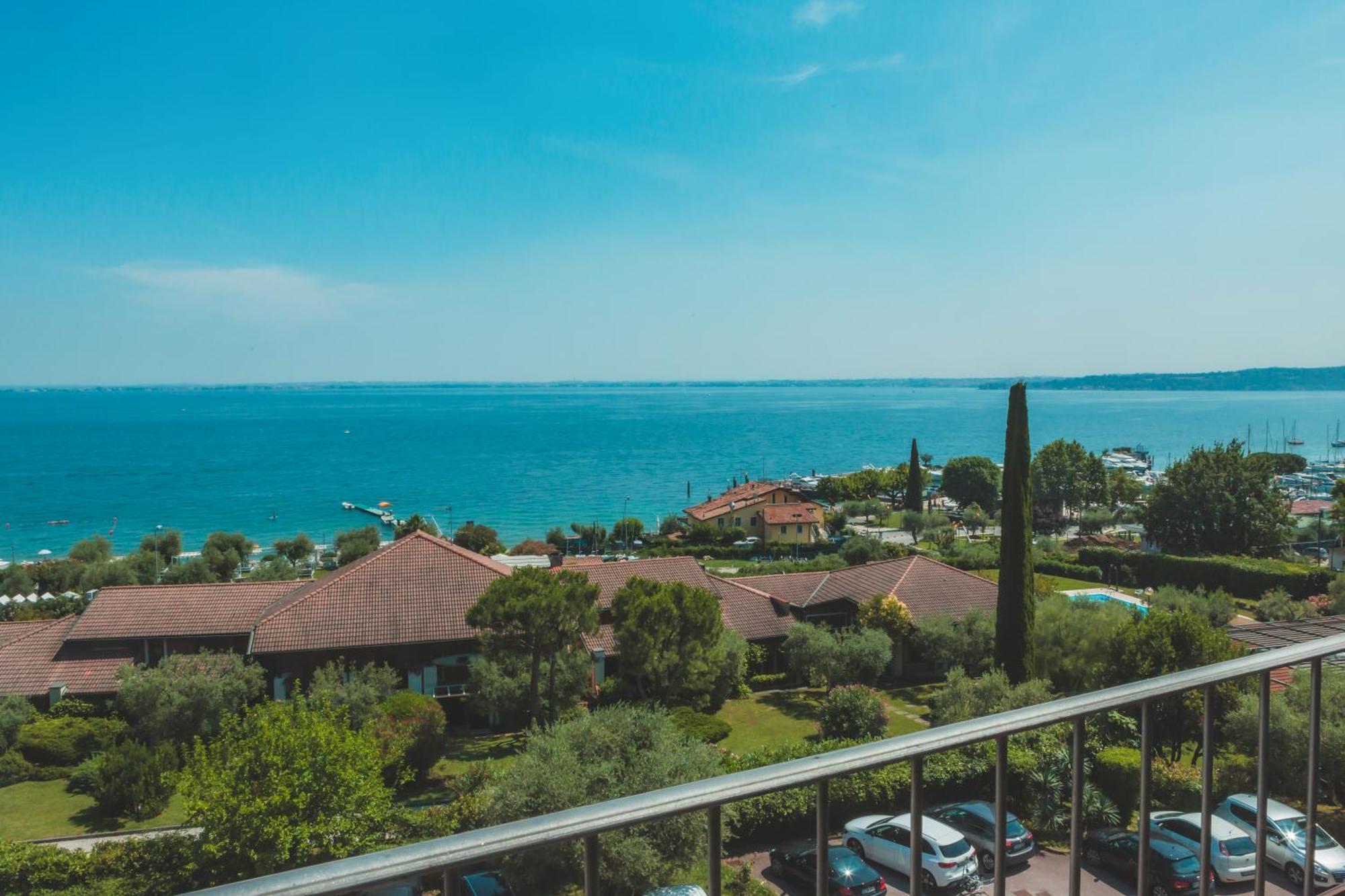 Ahg Riva Del Sole Hotel - Adults Only Moniga del Garda Exterior foto