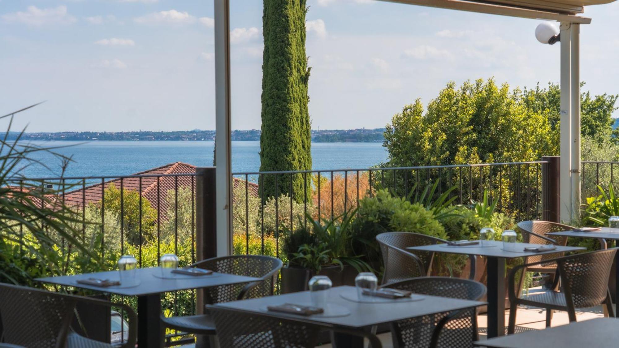 Ahg Riva Del Sole Hotel - Adults Only Moniga del Garda Exterior foto
